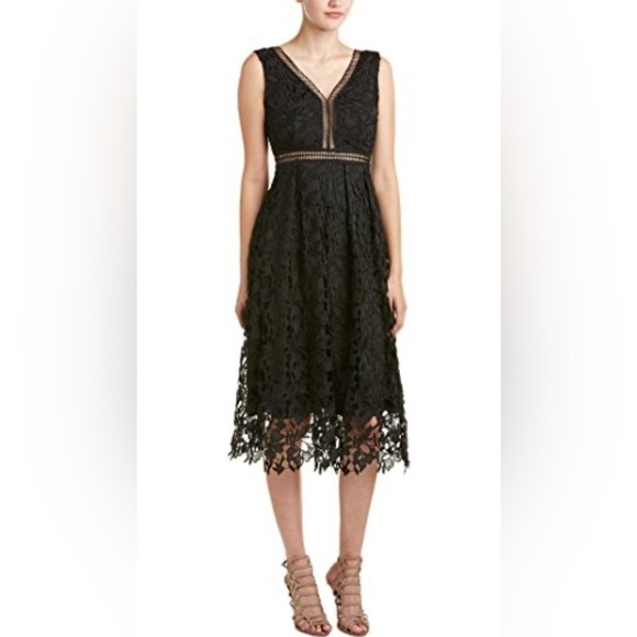 Romeo & Juliet Couture Dresses & Skirts - Romeo & Juliet Couture Black Double V Lace Dress